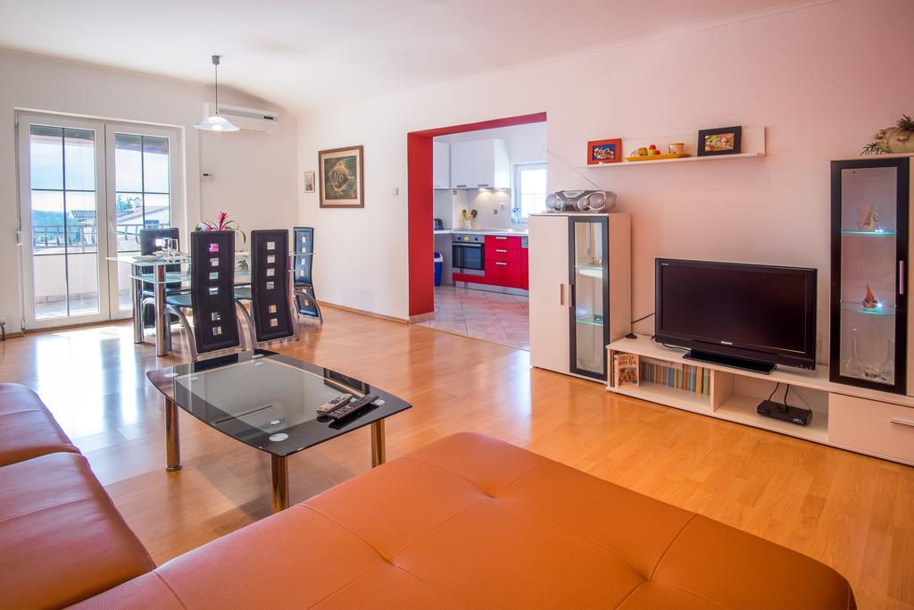 Apartments Jenny Пинезичи Экстерьер фото